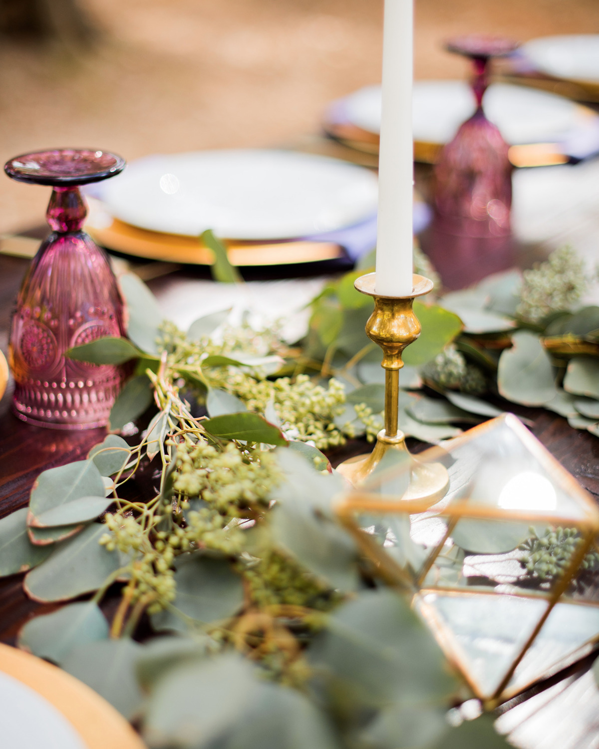 modern gold and purple wedding table decor