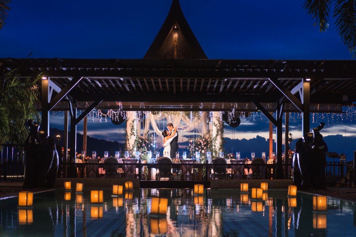 Night wedding reception with pool and romantic ambiance
