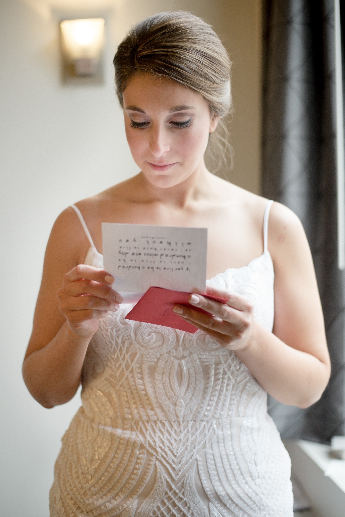 reading a wedding note