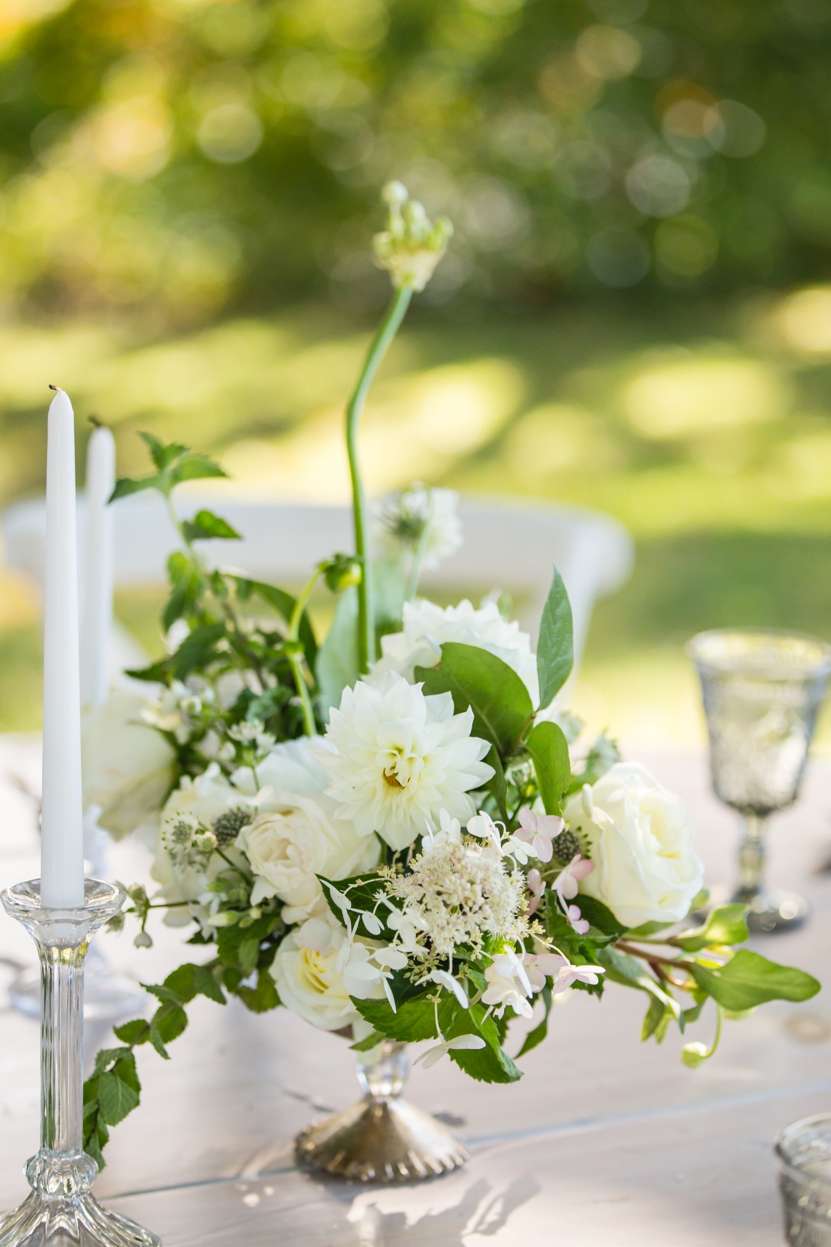 fresh white wedding floral decor