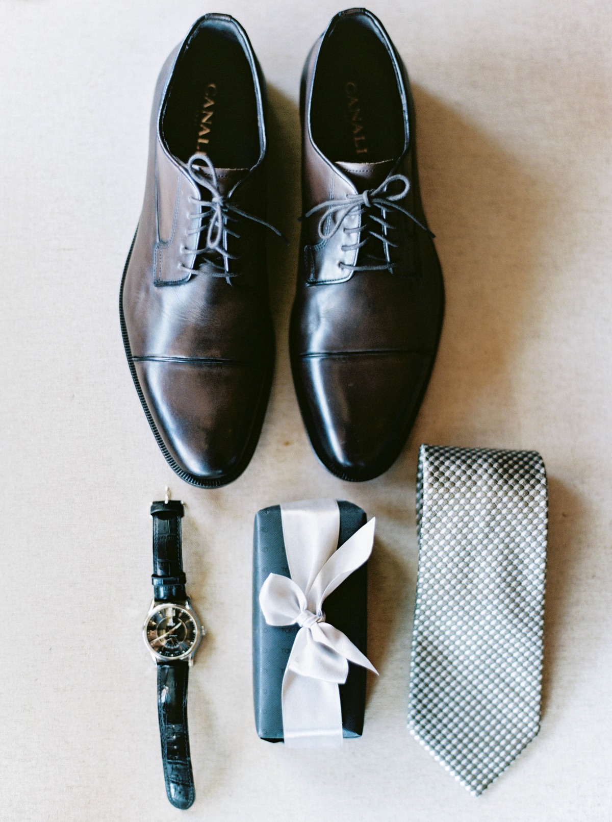 groom wedding accessories