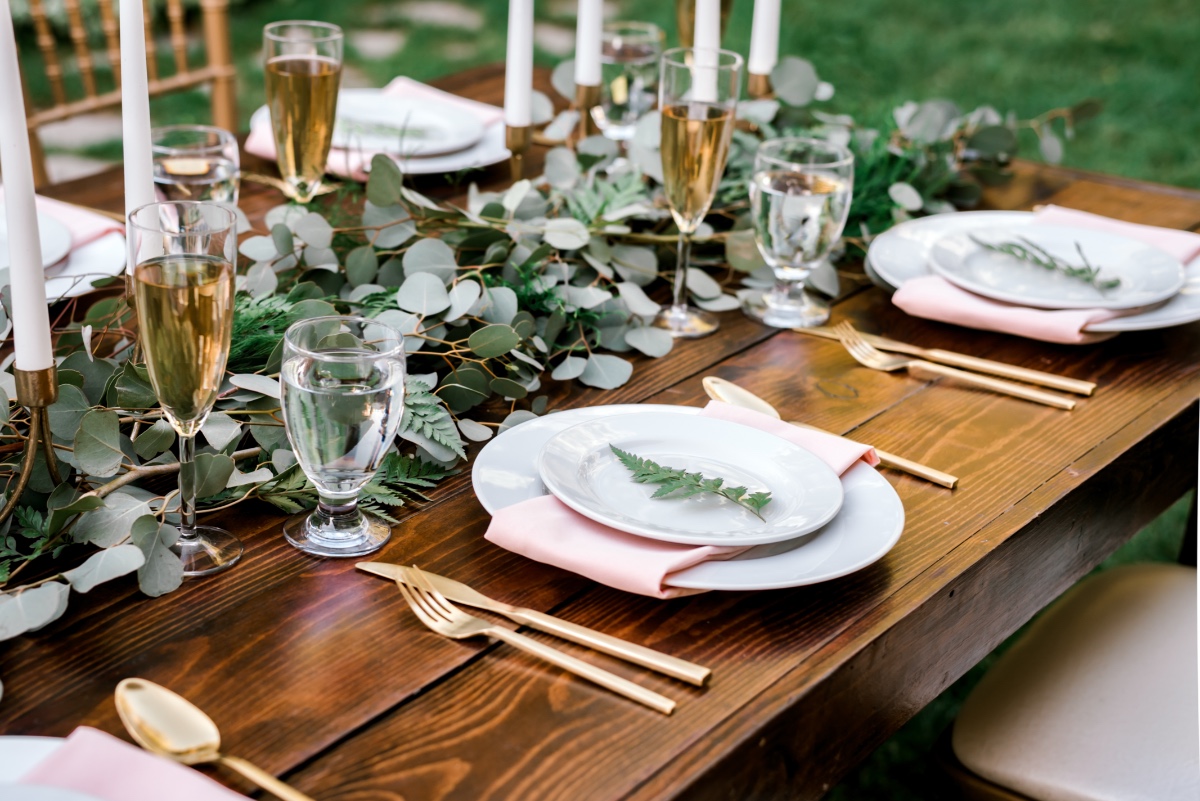 gold blush and greenery wedding table decor