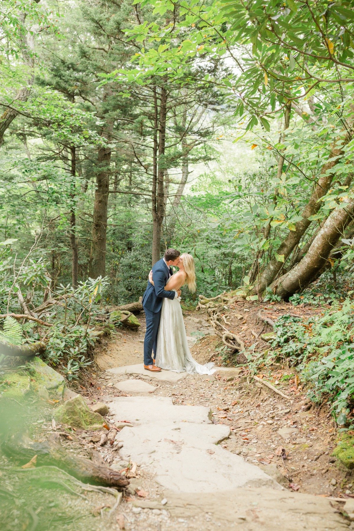 forest wedding kiss
