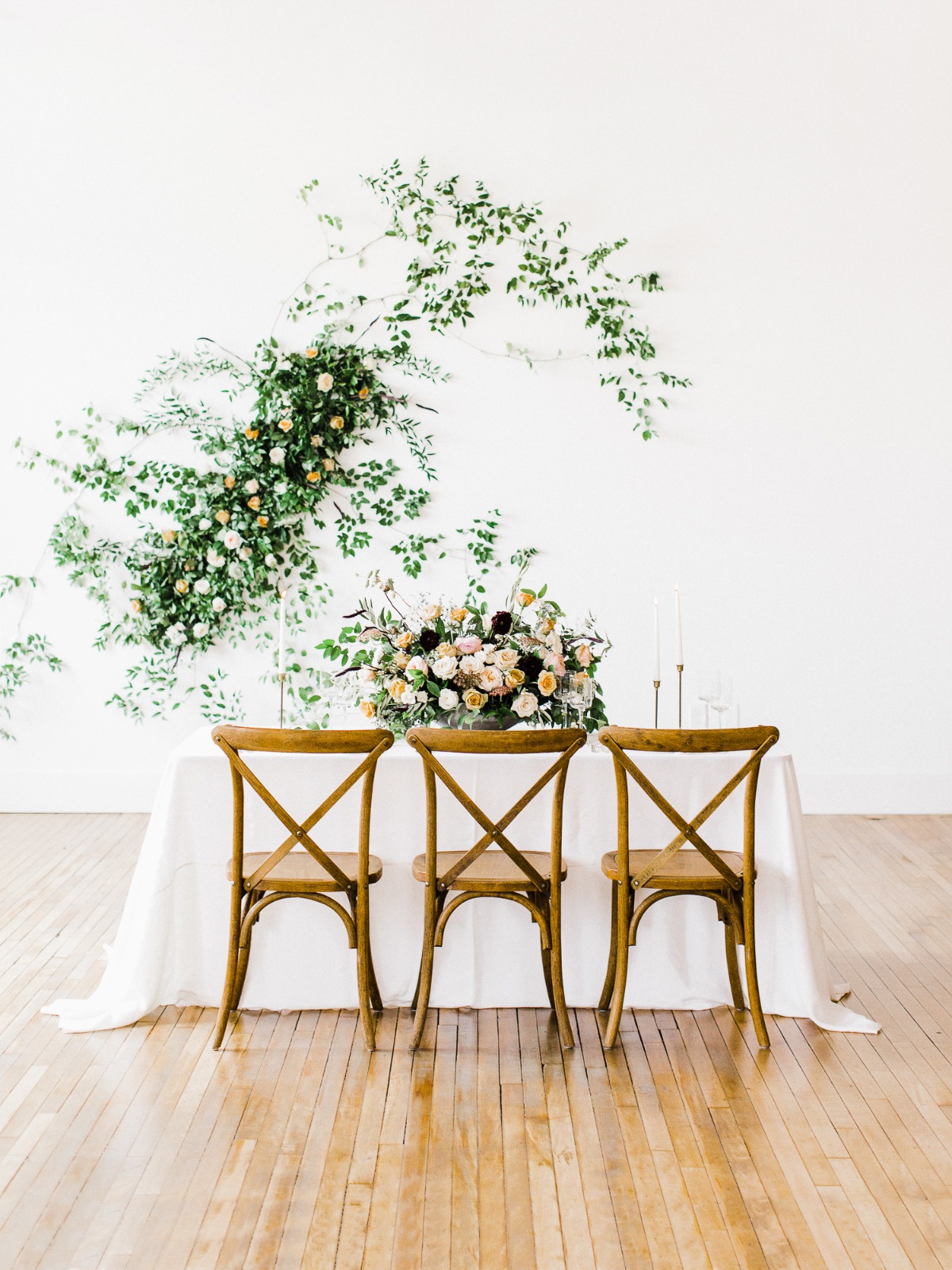 minimalist wedding reception decor idea