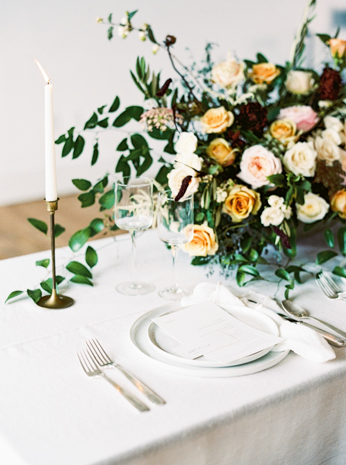 ivory and gold wedding table decor
