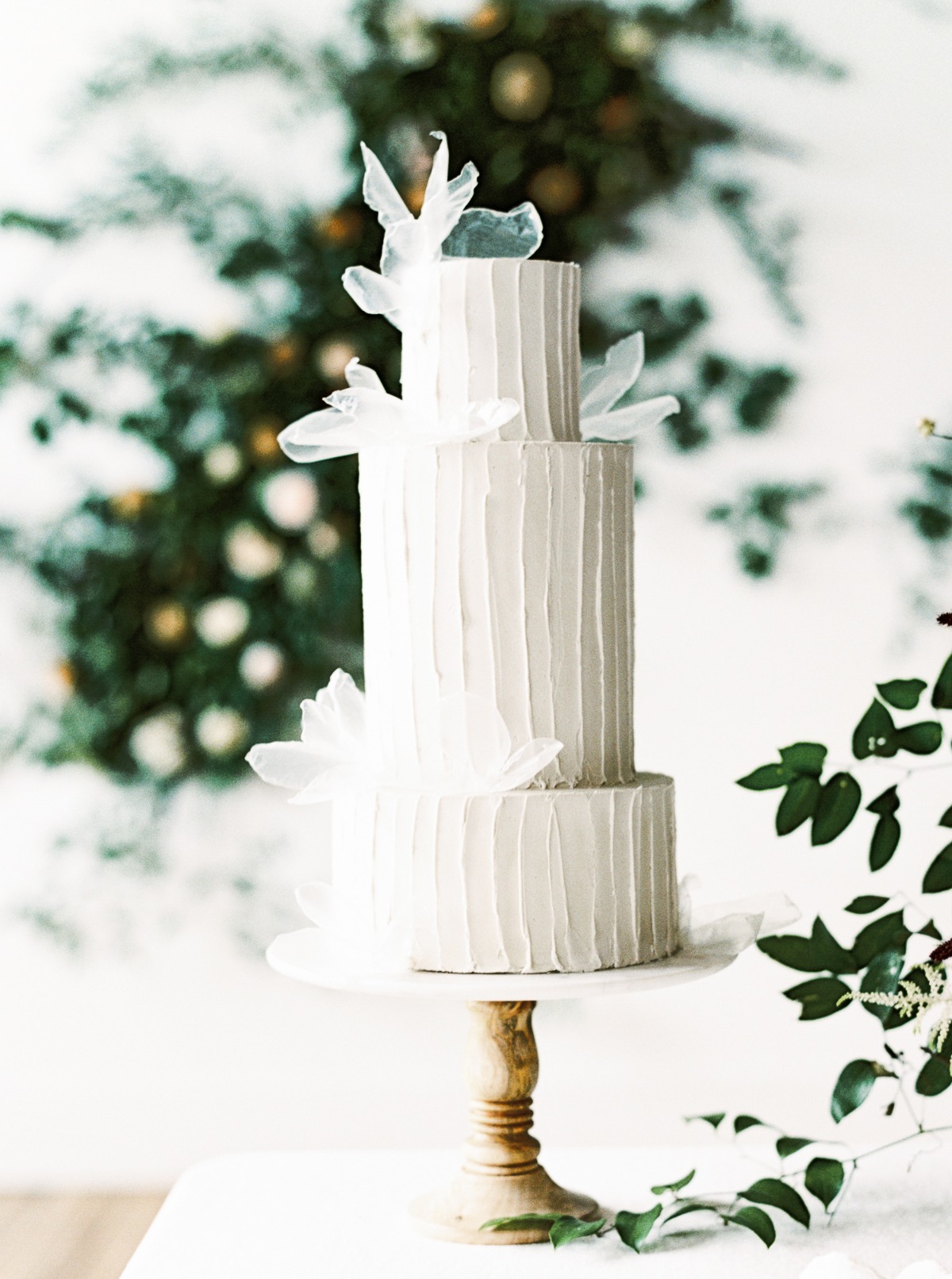 minimalist wedding cake idea
