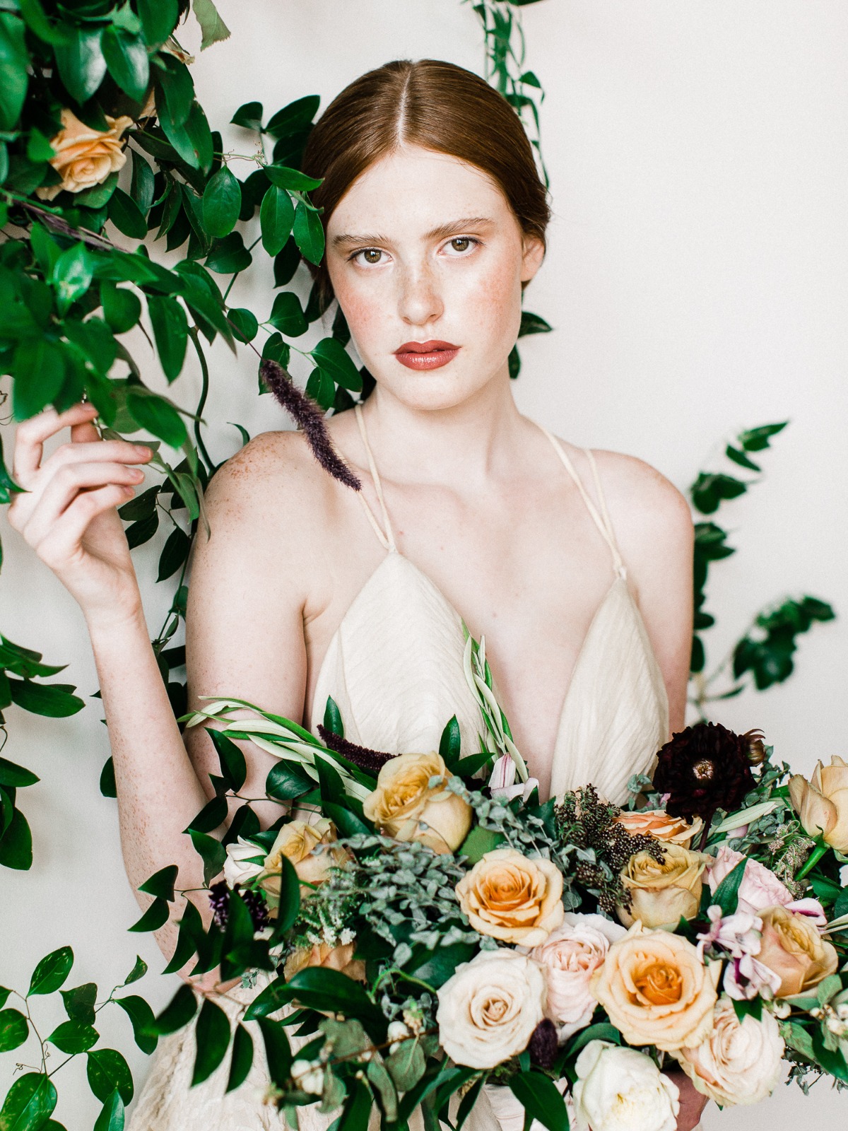 A Modern Ethereal Wedding Idea In White And Gold