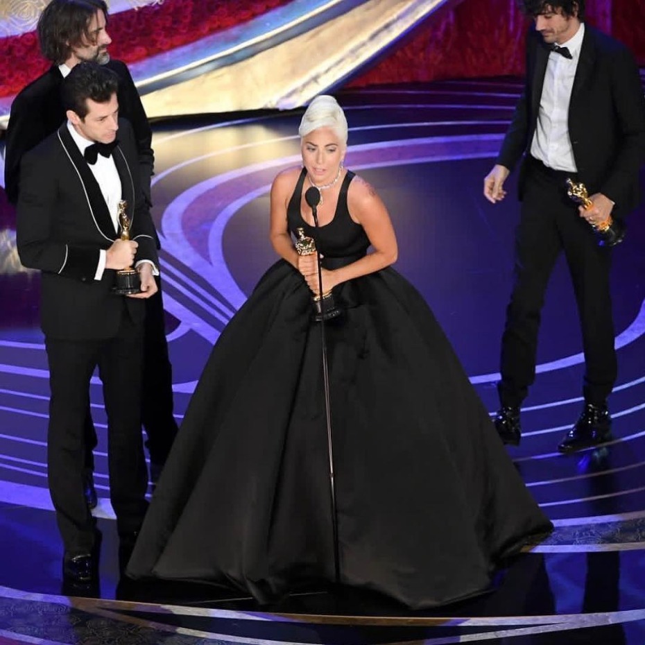 3 Things to Borrow from Lady Gagaâs Oscars Everything