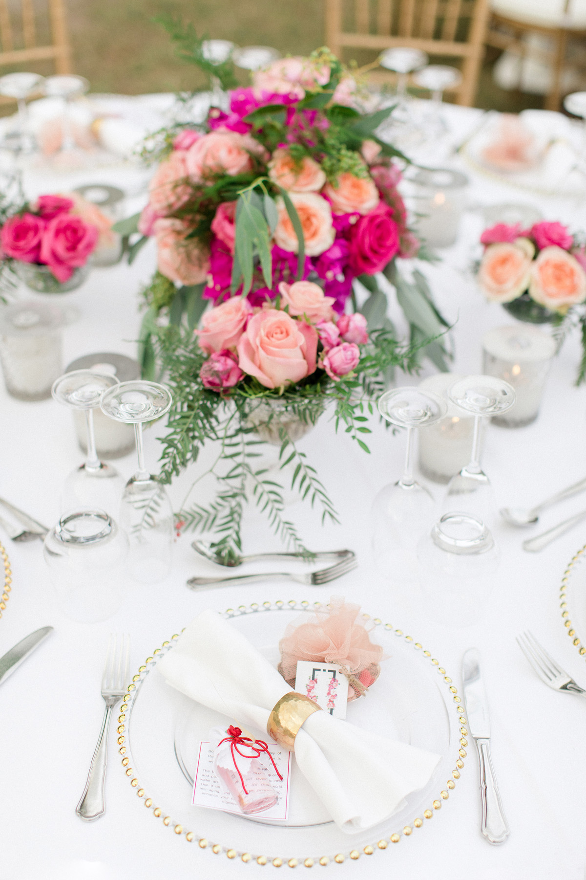 peach and pink wedding table decor