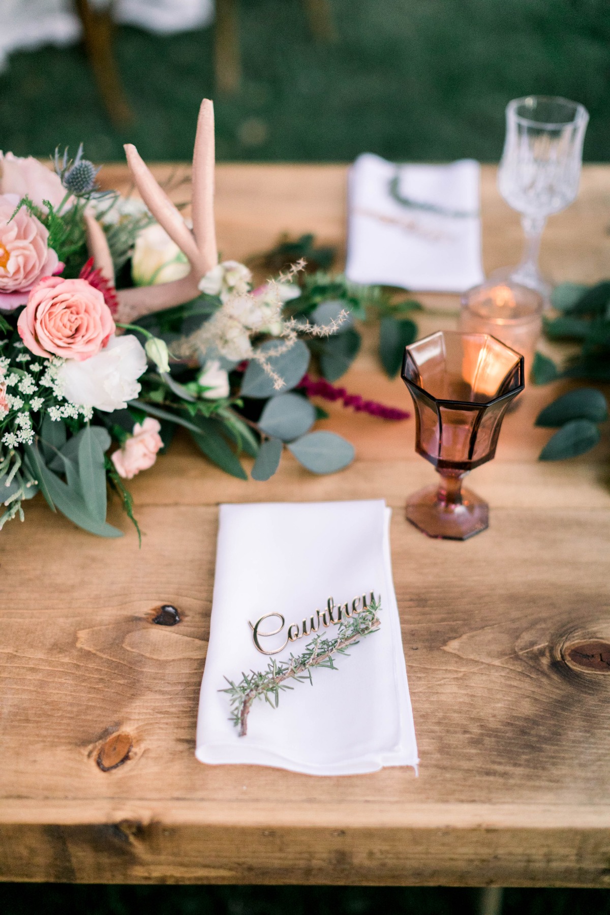 Natural chic wedding place setting