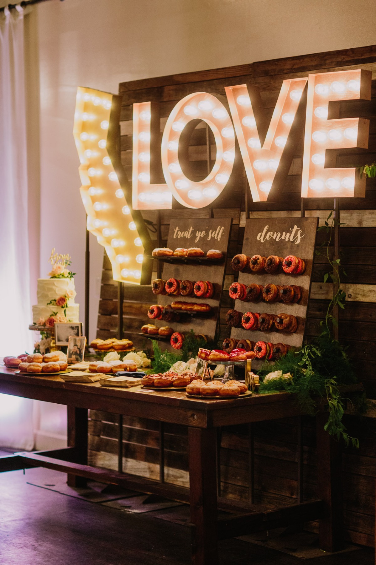 Wedding donuts and cake table
