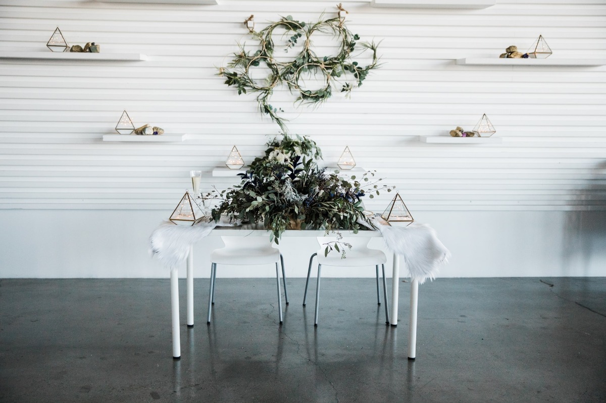 Modern sweetheart table