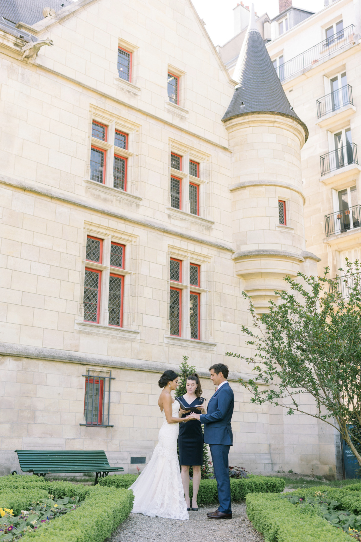 Paris wedding ceremony at Musee de la Chasse et de la Nature
