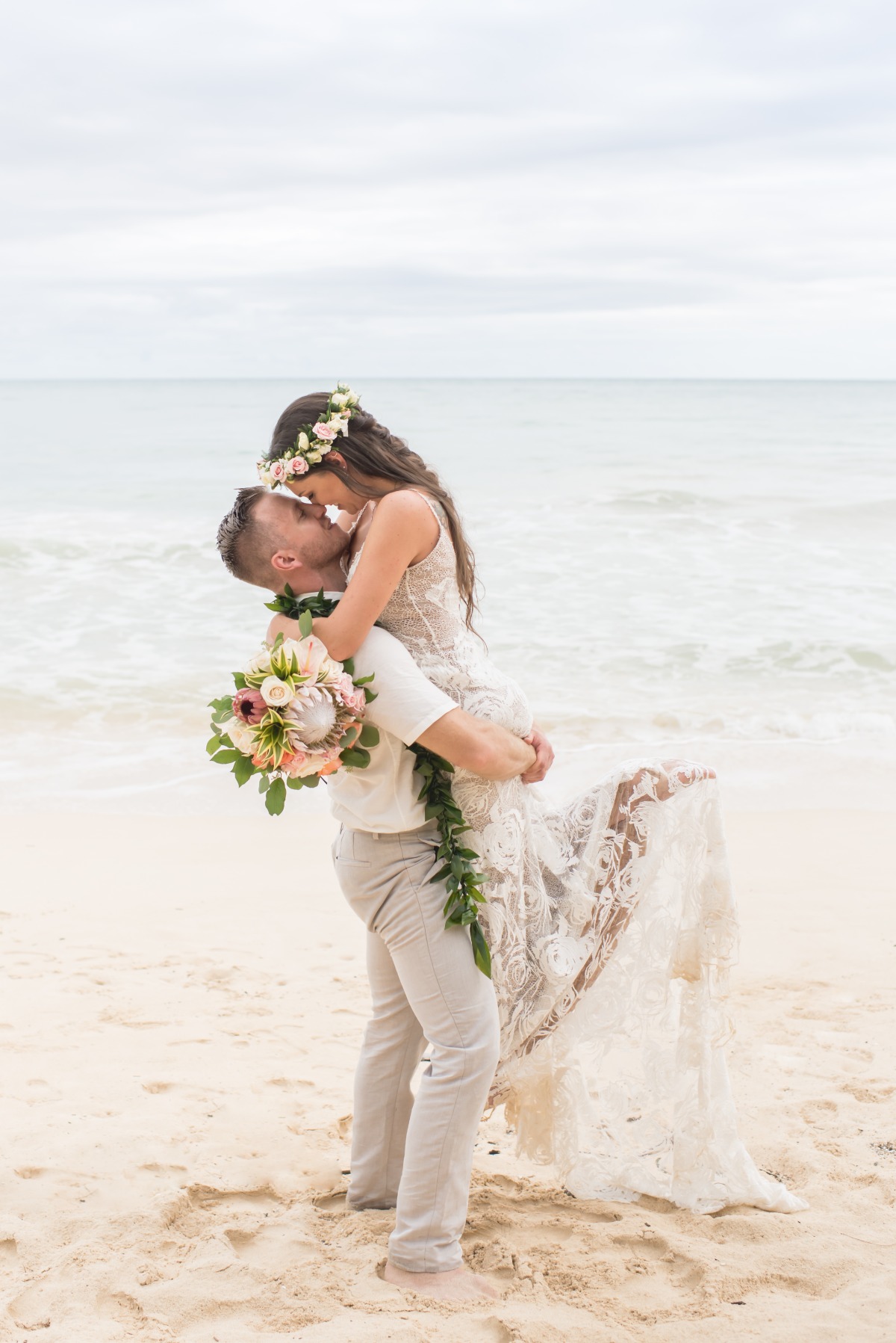 Romantic beach wedding in Oahu