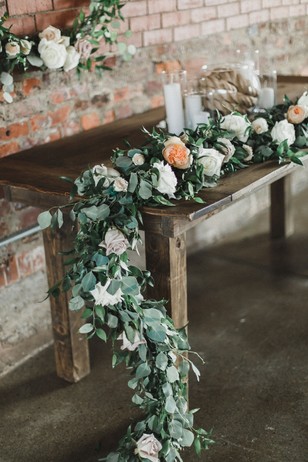 floral garland wedding table