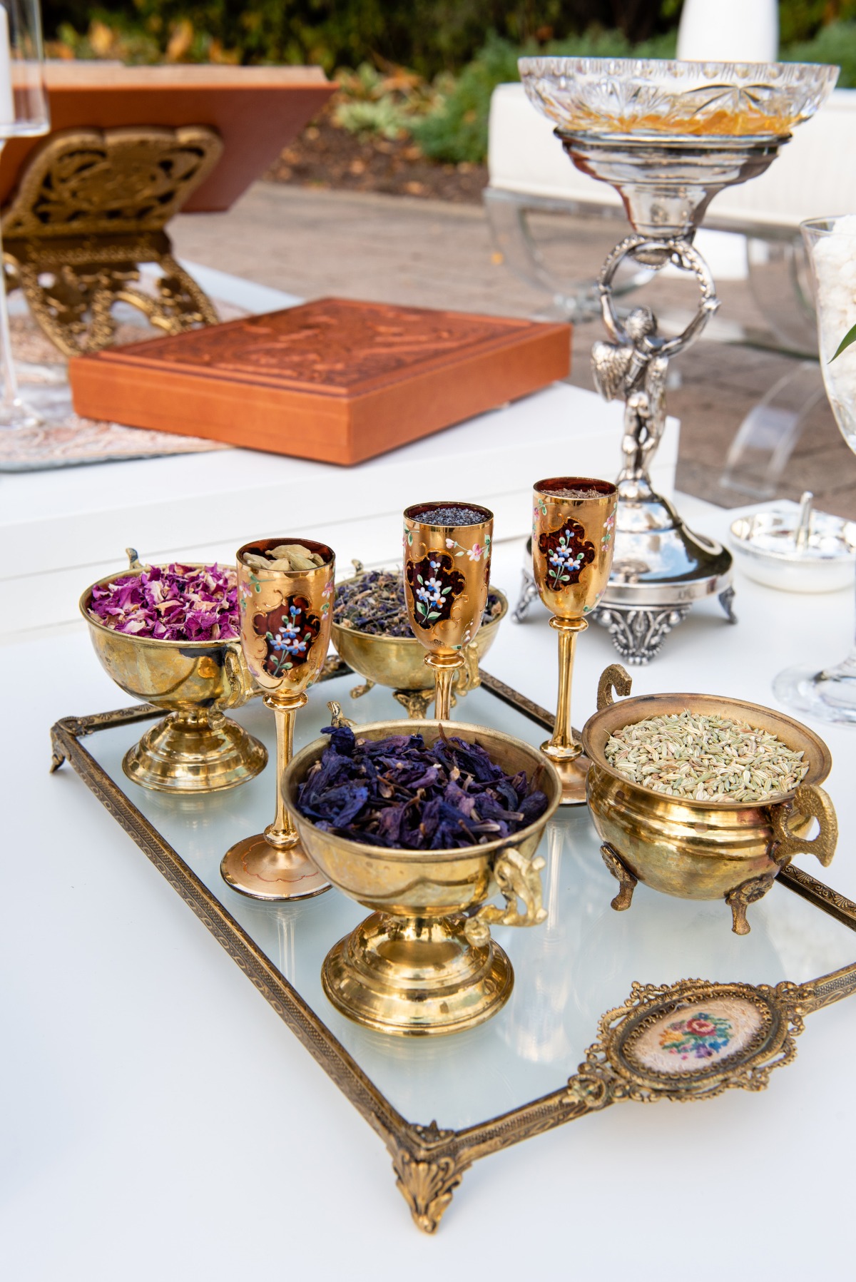 101-a-tray-with-symbolic-persian-wedding