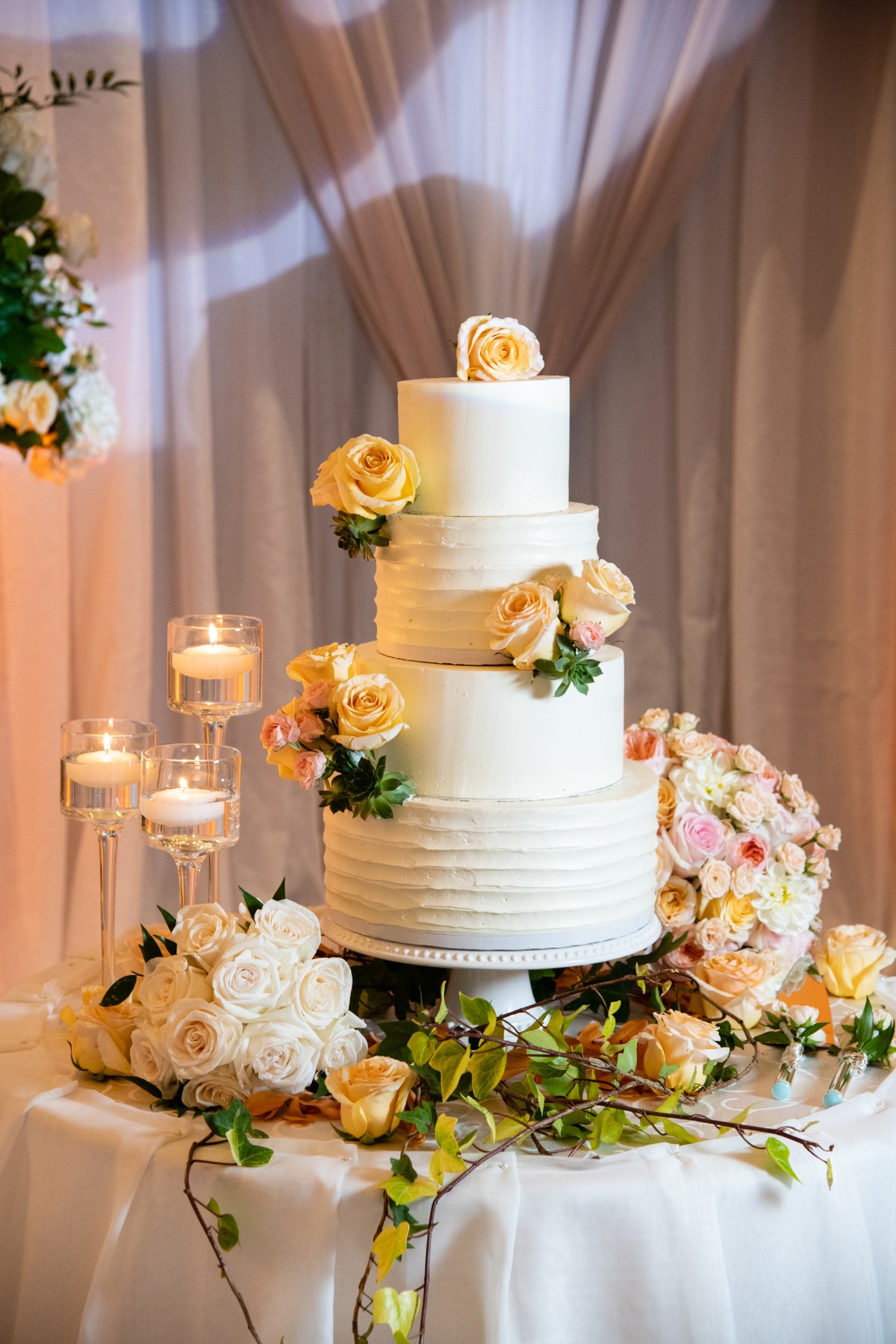 116-wedding-cake-at-deer-creek-picture