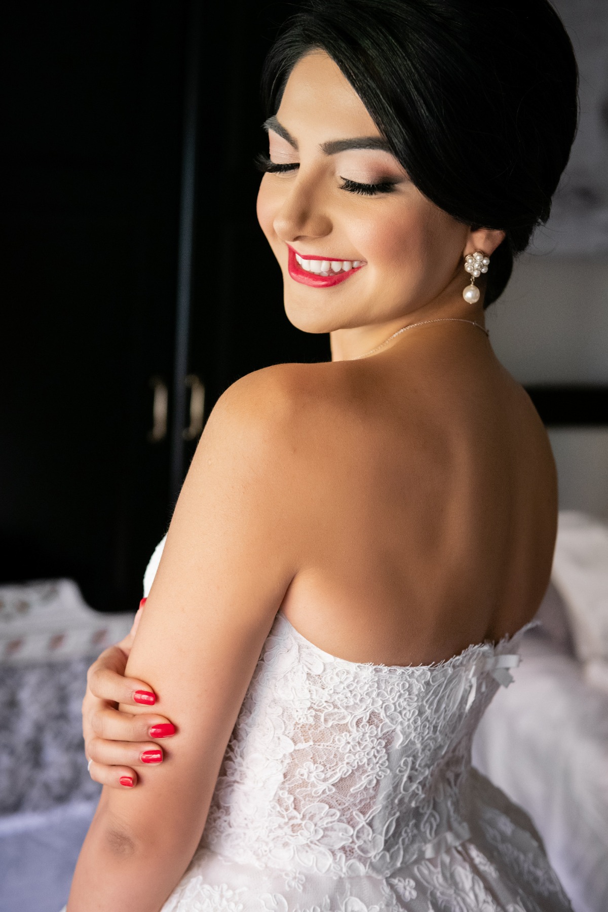 22-side-profile-of-a-bride