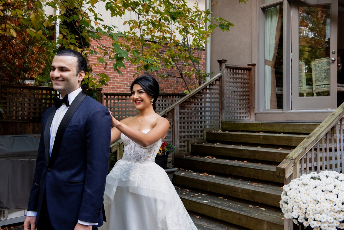 30-backyard-first-look-candid-moment