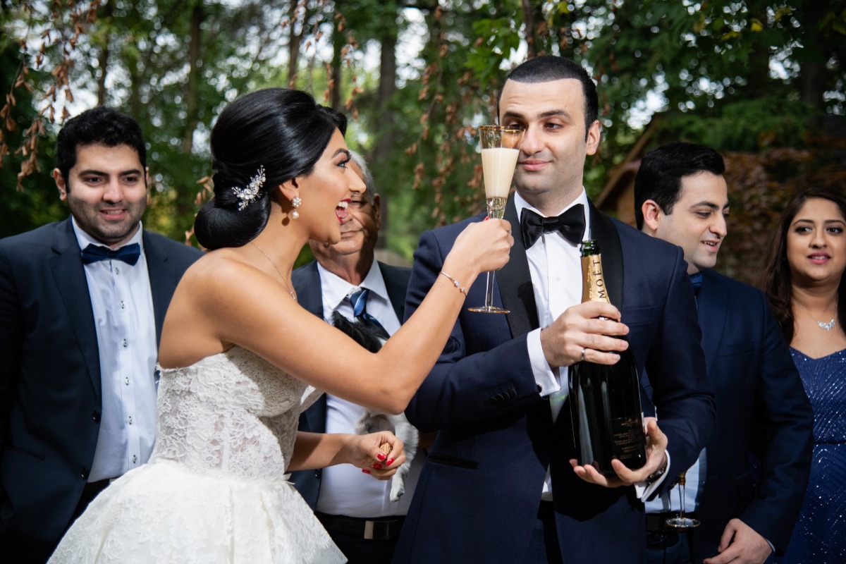 35-humorous-champagne-moment