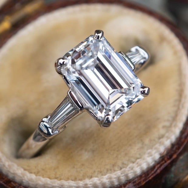 10 Looks Just Like J.Loâs Emerald Engagement Ring from A-Rod