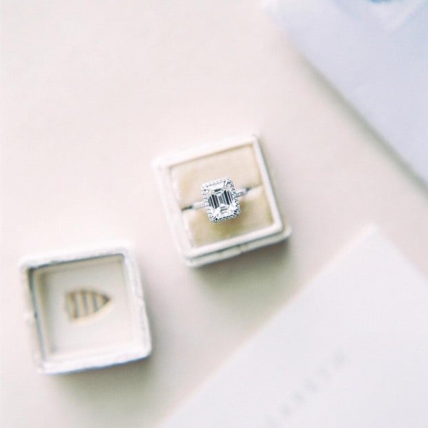 10 Looks Just Like J.Loâs Emerald Engagement Ring from A-Rod