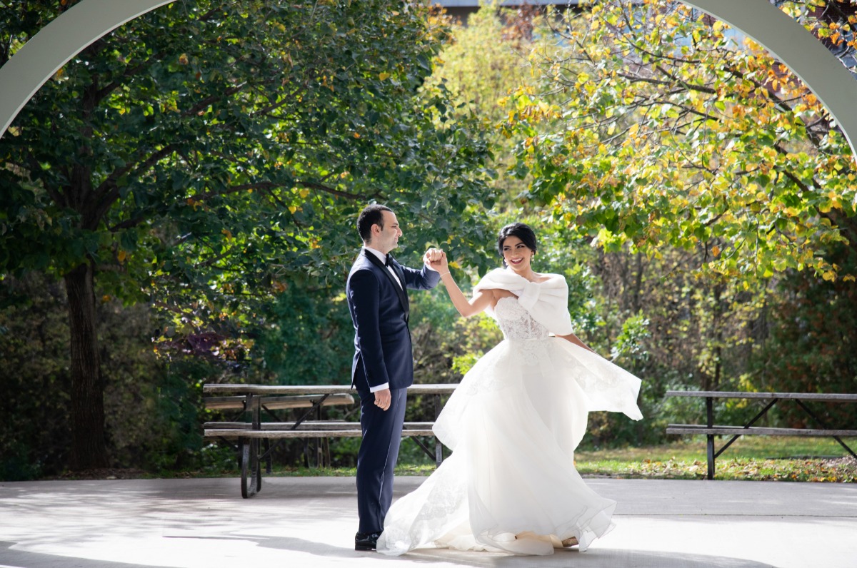 63-dancing-bride-at-unionville-train-sta