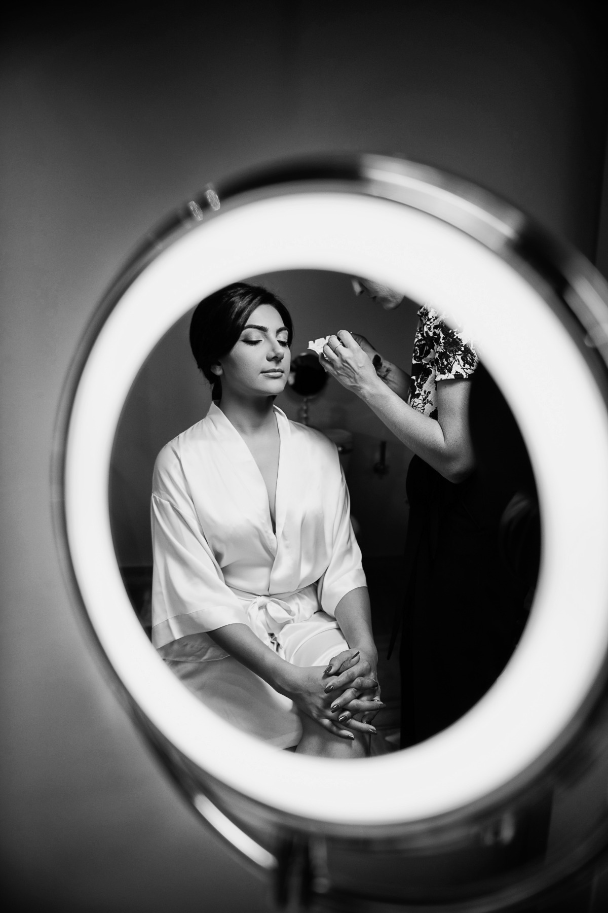 8-reflection-of-a-bride-getting-ready