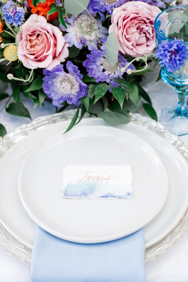Elegant wedding place setting with floral centerpiece