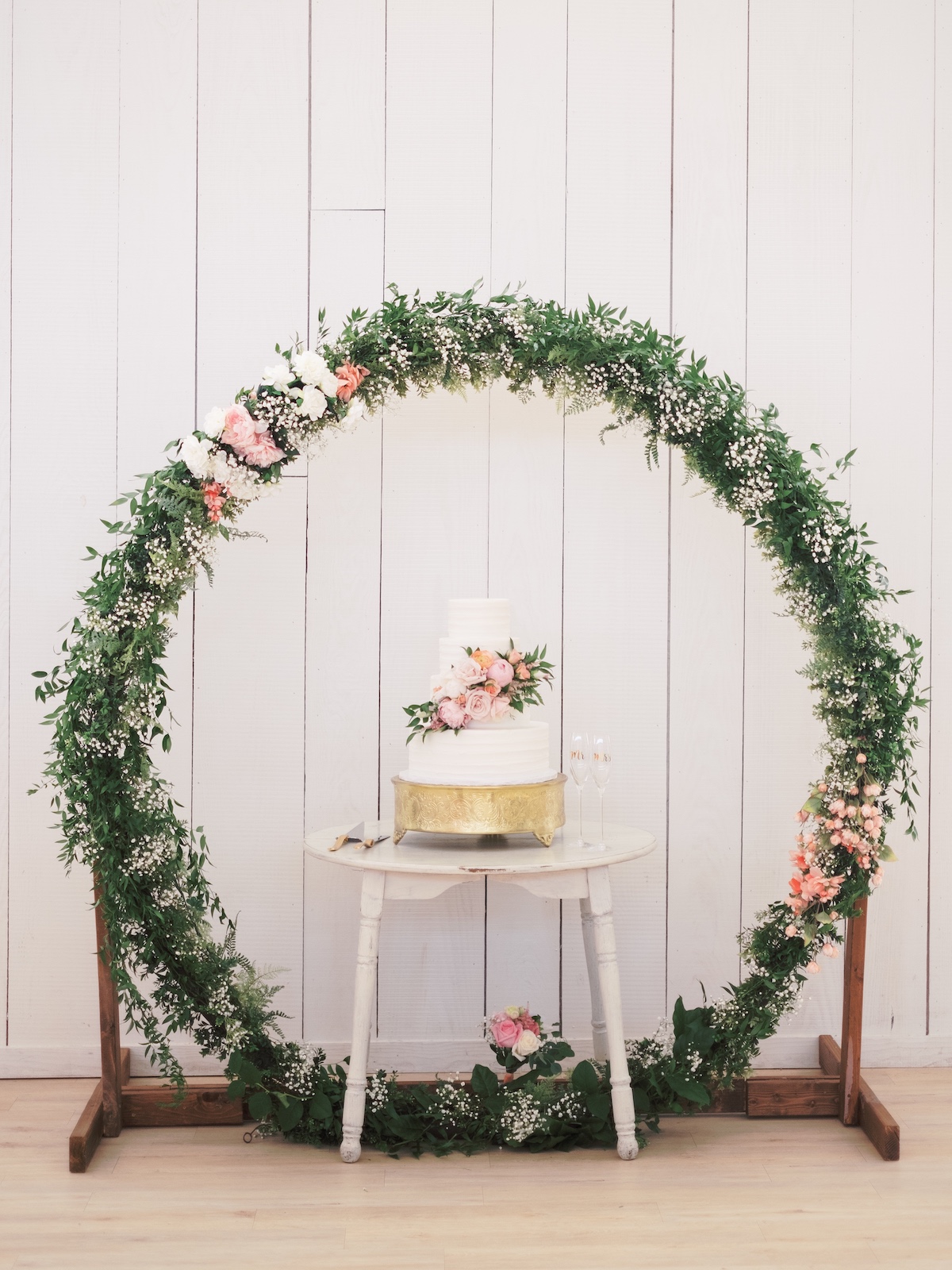 floral halo wedding cake backdrop