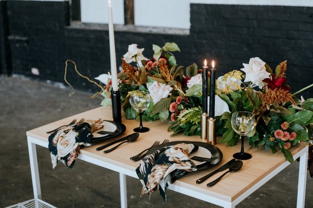 black white and gold modern floral table deocr