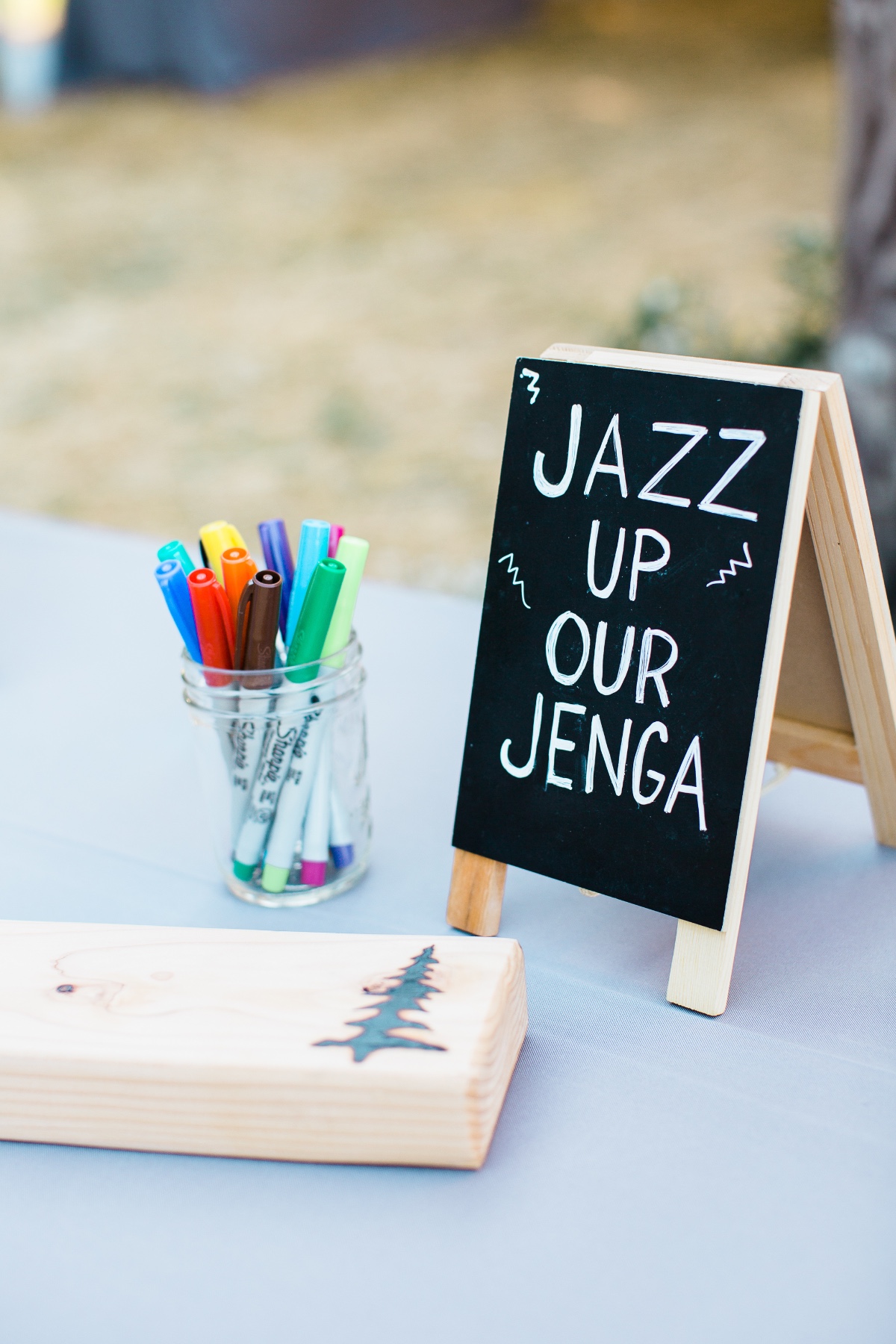 A table with markers and Jenga game instructions for guests