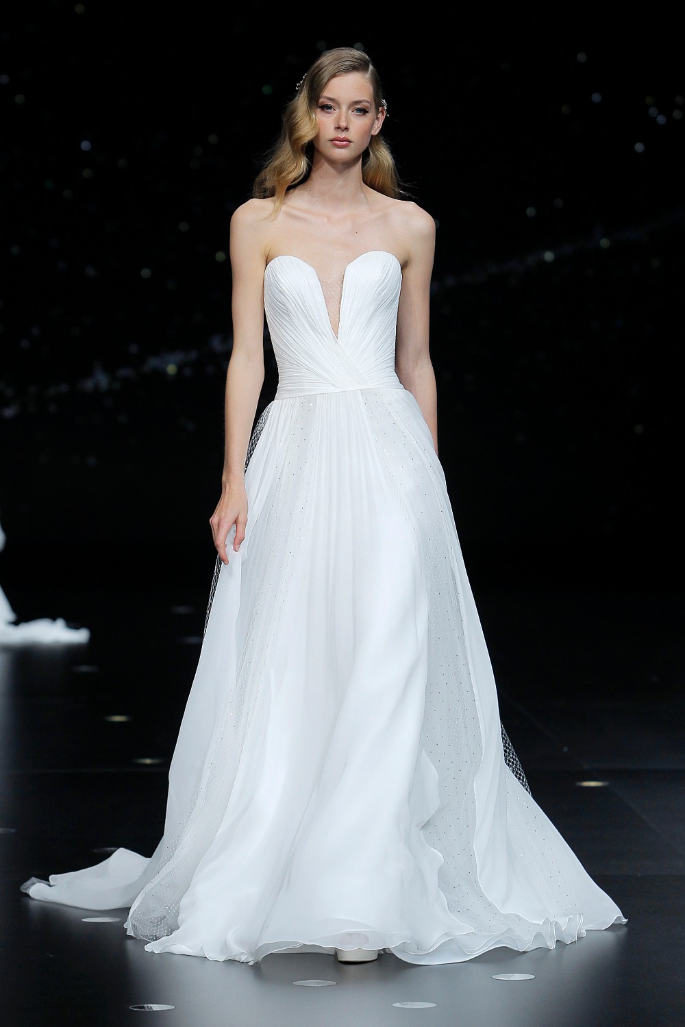 21_mars_pronovias-fashion-show-2019