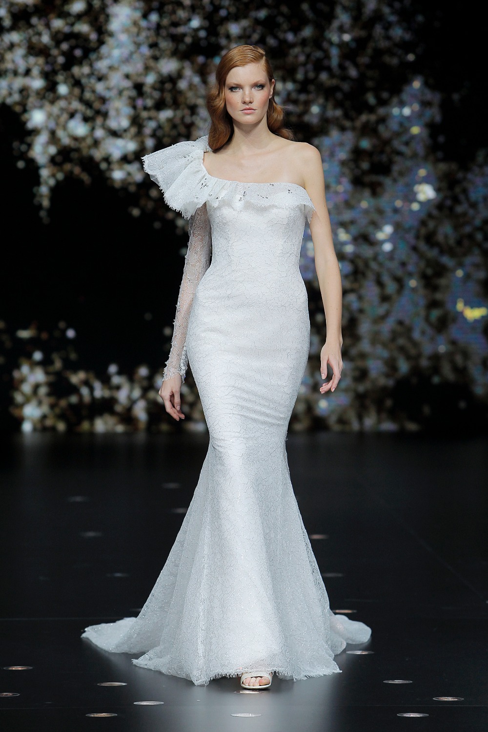 22_spacewalker_pronovias-fashion-show-2019