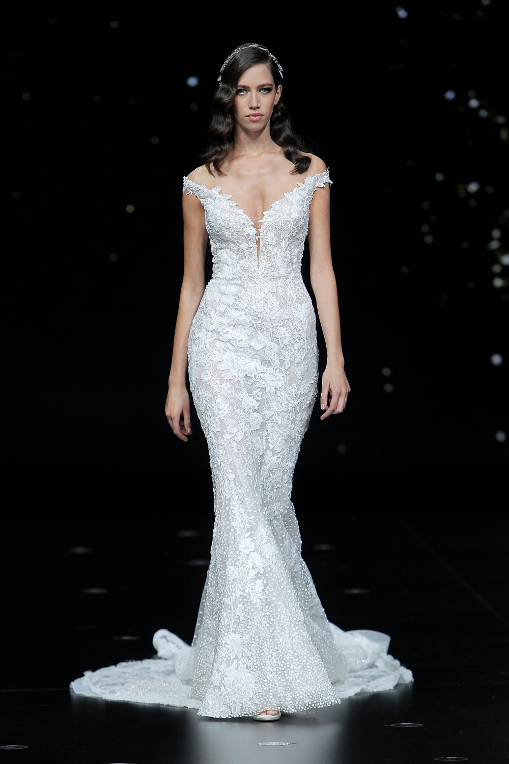 27_asteroid_pronovias-fashion-show-2019