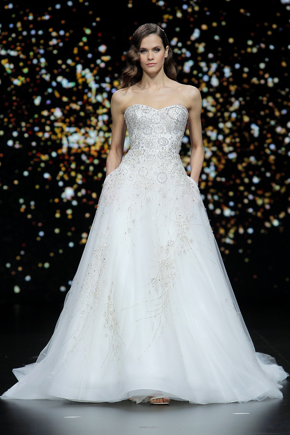 34_starshine_pronovias-fashion-show-2019