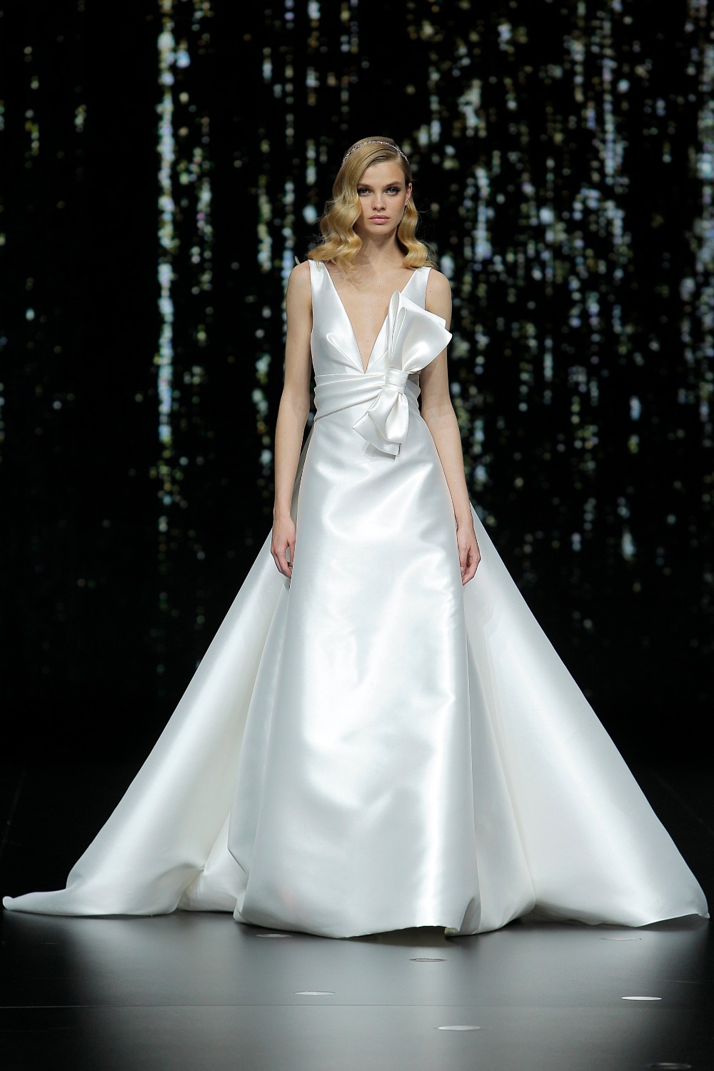 38_stellar_pronovias-fashion-show-2019