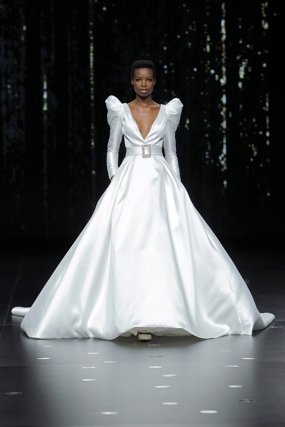 39_space_pronovias-fashion-show-2019