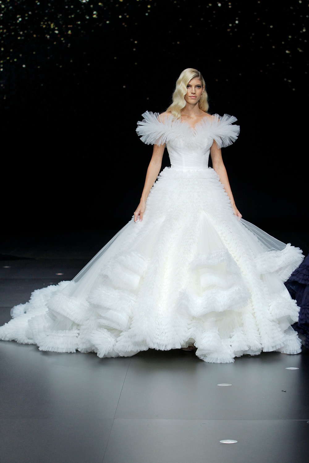 42_voyager-a_pronovias-fashion-show-2019