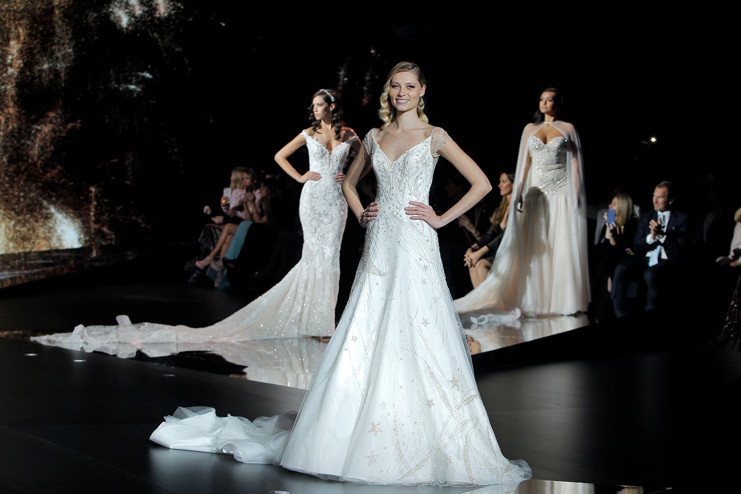47_pronovias_03_pronovias-fashion-show-2019