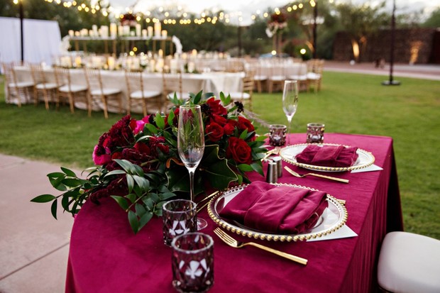 burgundy and gold sweetheart table