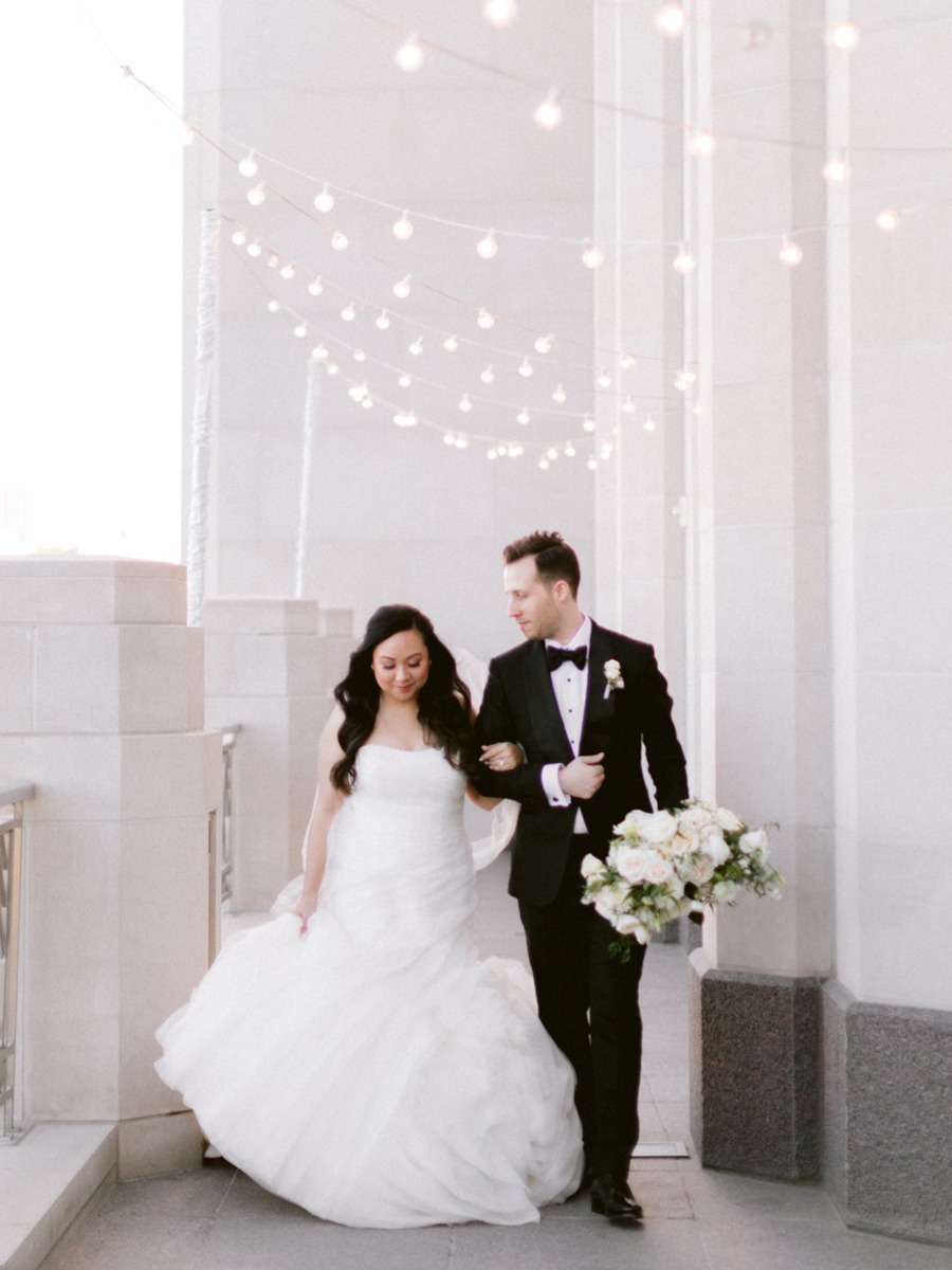 Glamorous Silver And White Wedding With A Surprise Musical Guest