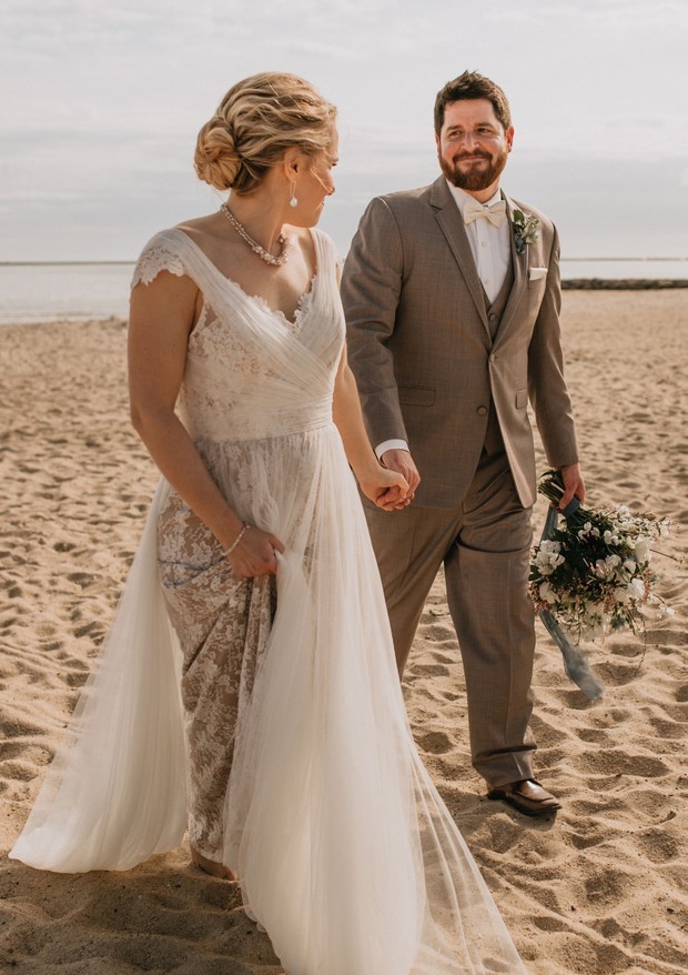 wedding couple at the beach
