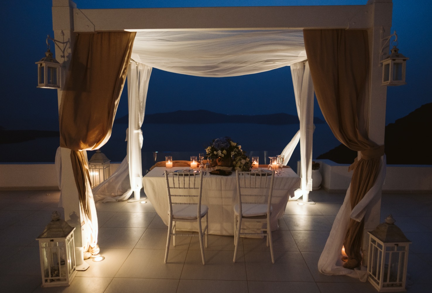 michele-and-chad-elopement-in-santorini