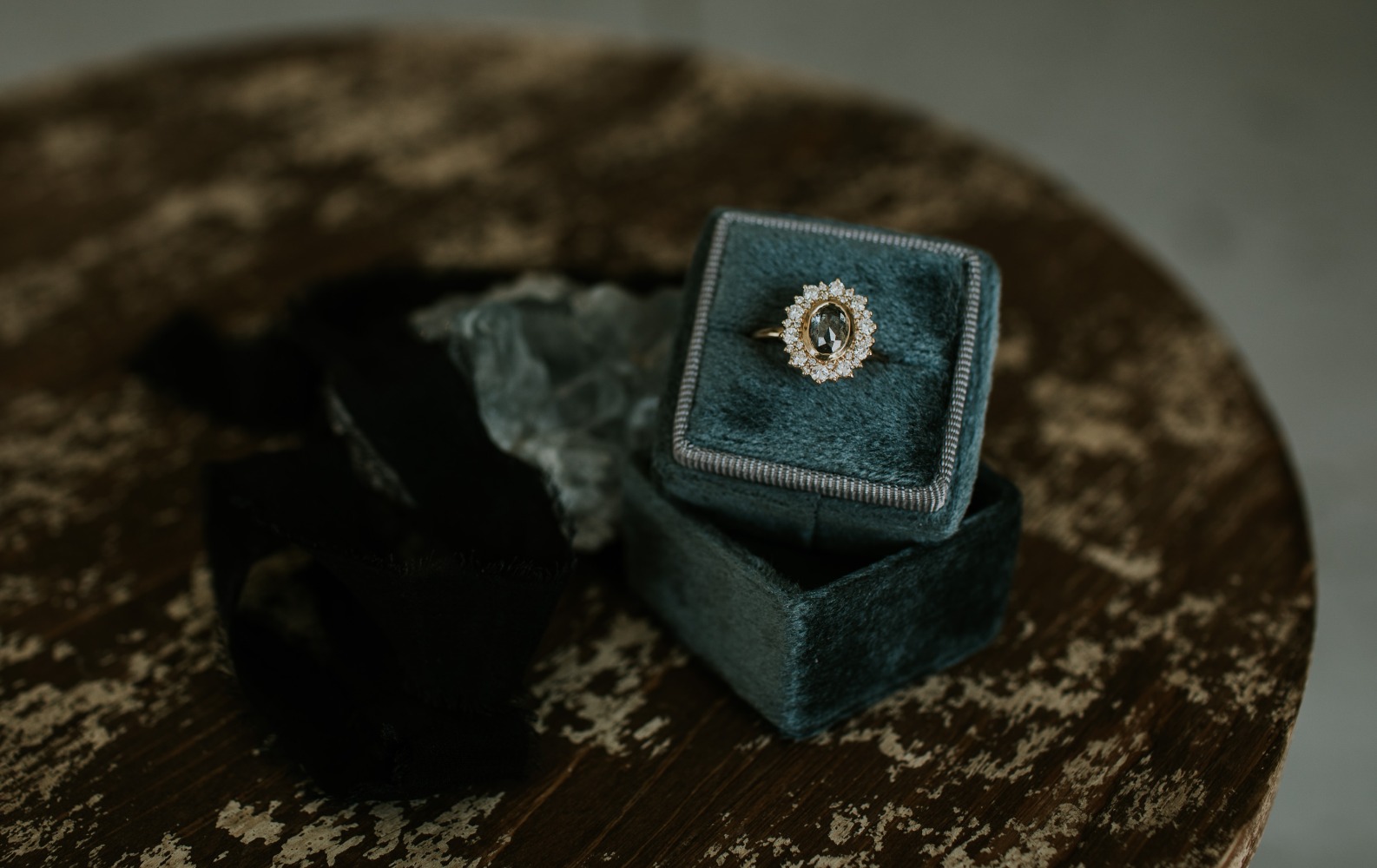 mid-century-modern-mystique-wedding-idea