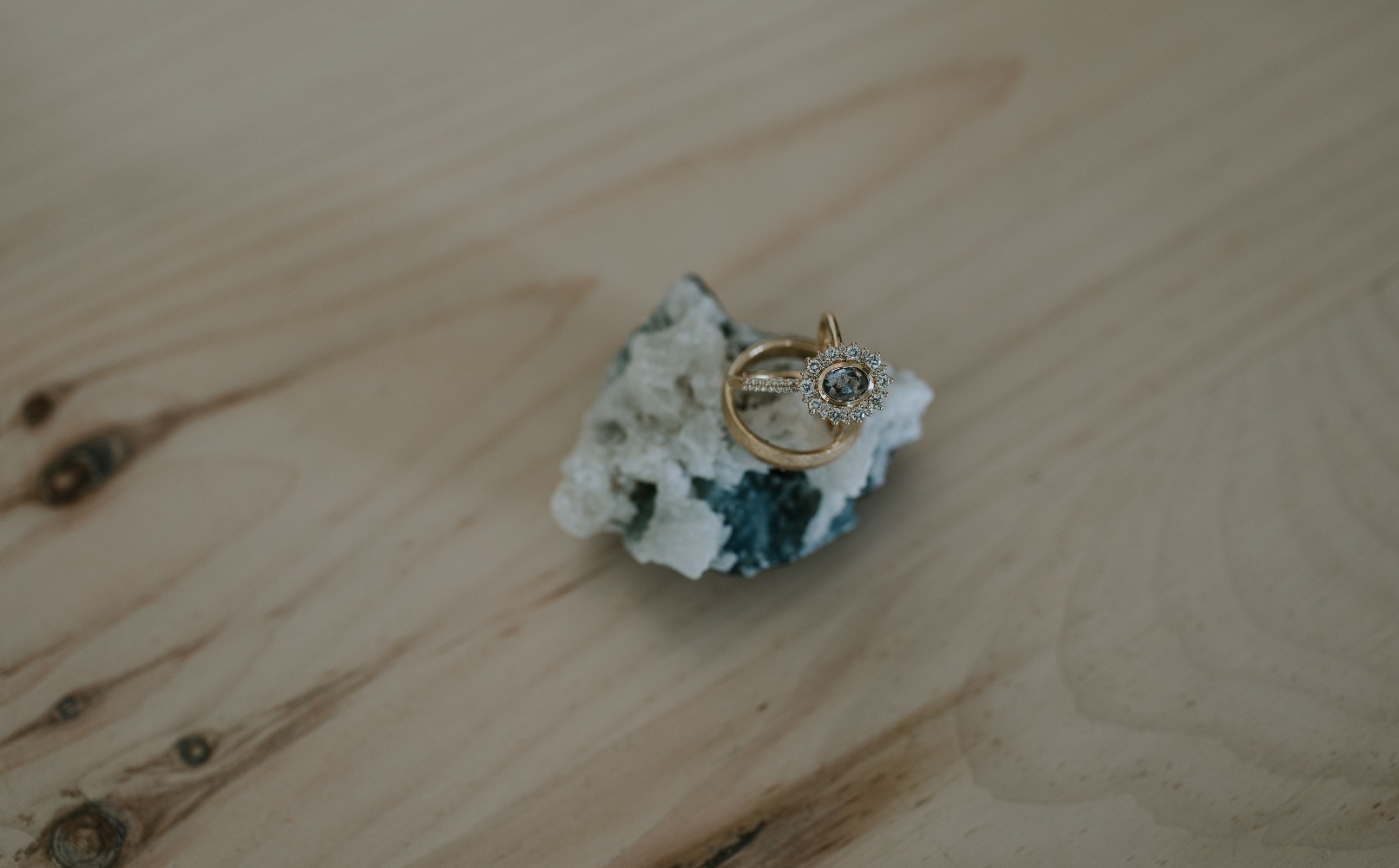 mid-century-modern-mystique-wedding-idea