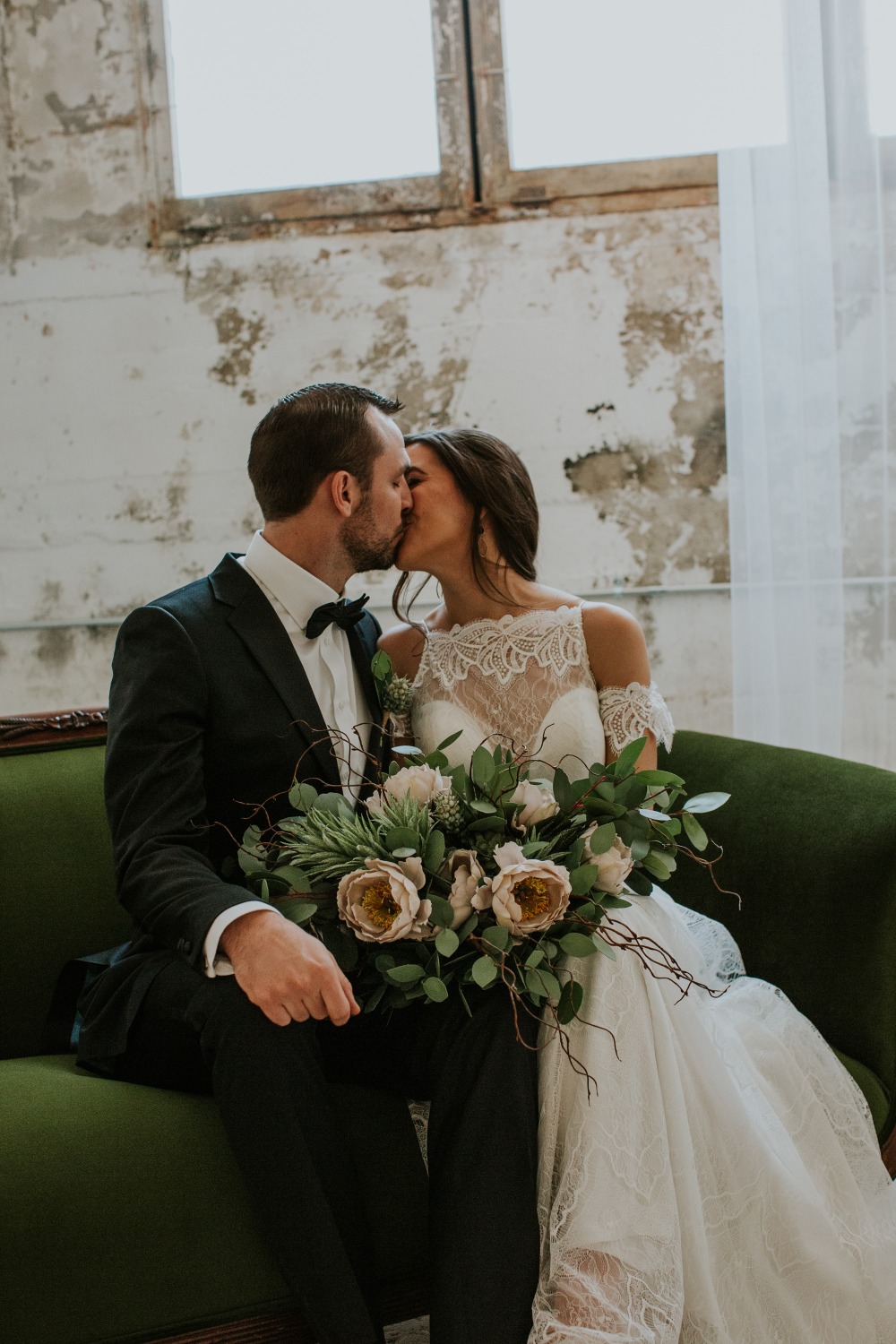 mid-century-modern-mystique-wedding-idea