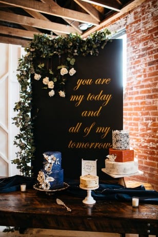 wedding cake table decor