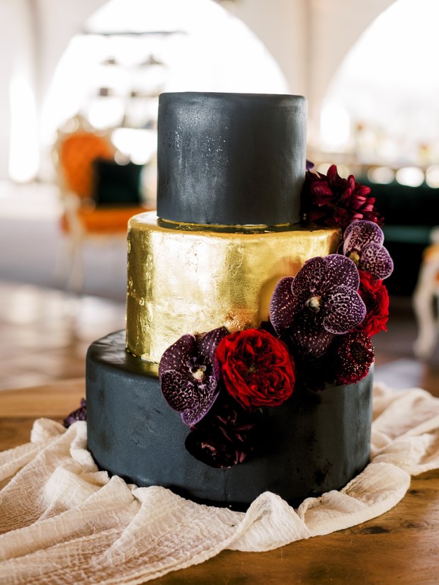 black and gold wedding cake