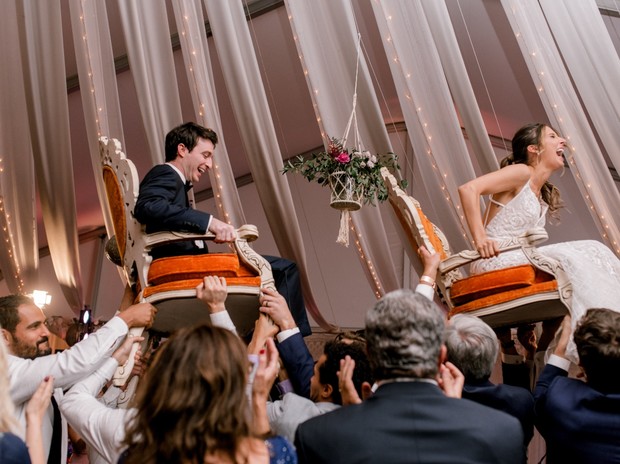 wedding chair dance